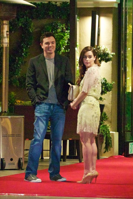 Jessica barth dating seth macfarlane
